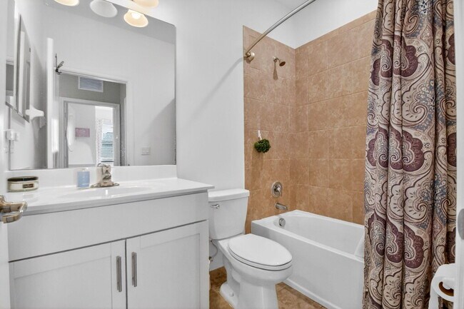 Building Photo - 9062 Gulf Cove Dr