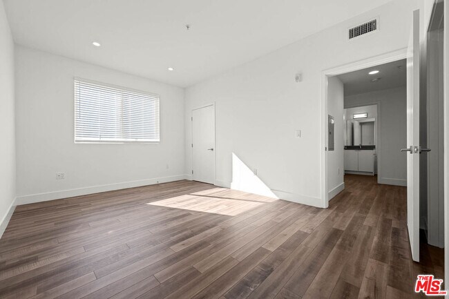 Building Photo - 1215 S Bedford St