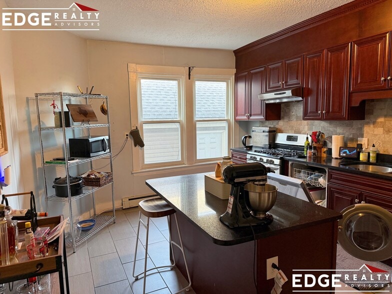 Building Photo - 471 Cambridge St