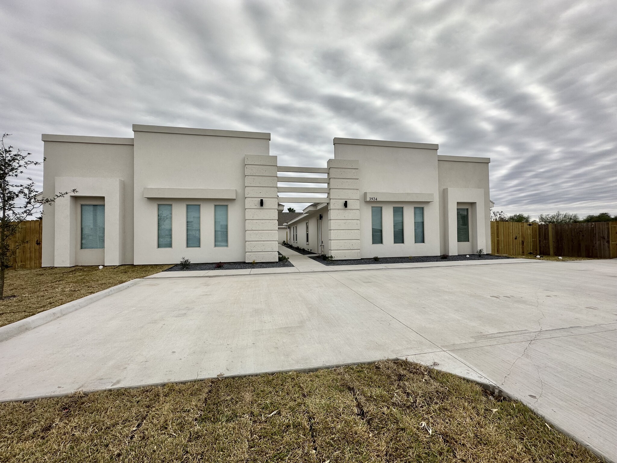 Building Photo - 3924 Las Vistas Ln
