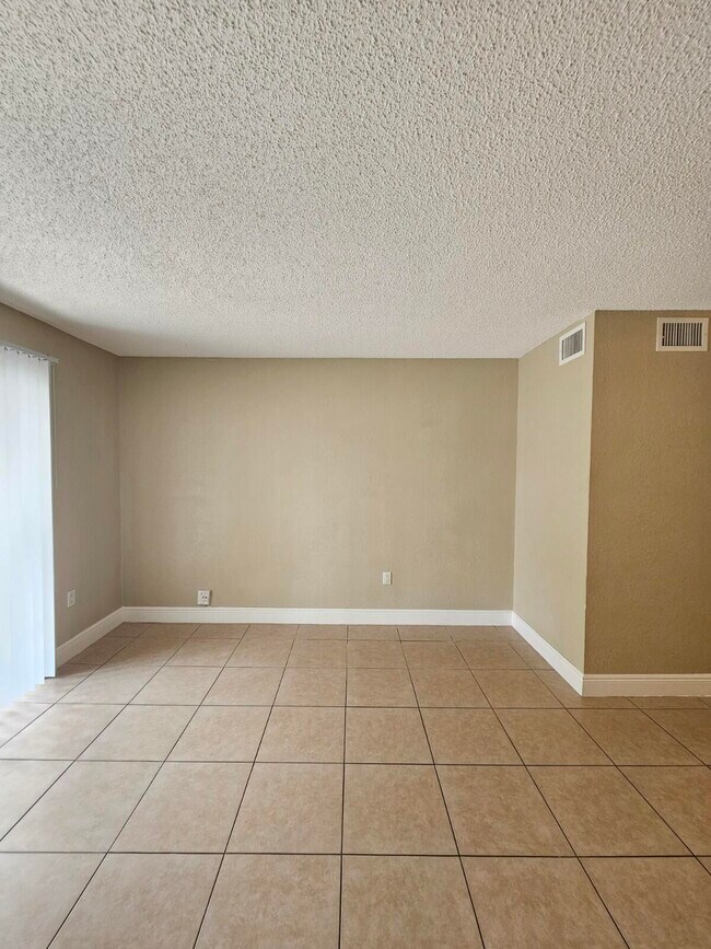 Building Photo - 4324 NW 9th Ave