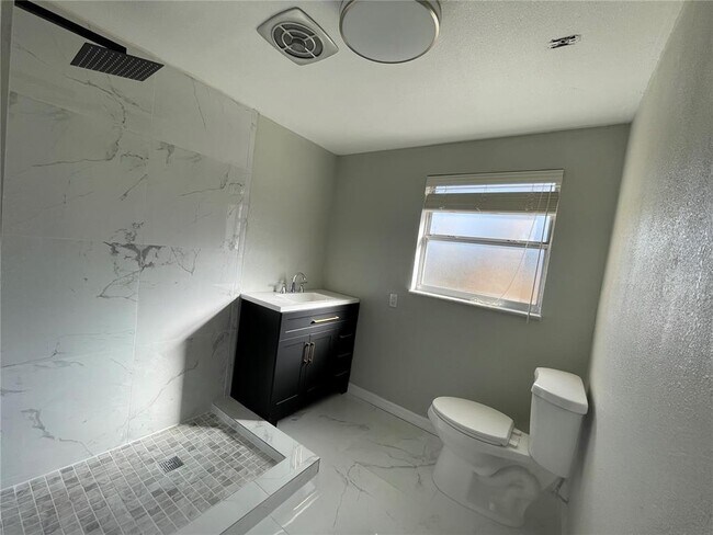 Building Photo - 1657 N Chickasaw Trail