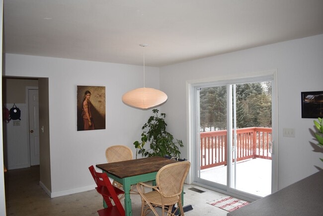 Building Photo - 4 Bed, 2.5 Bath House