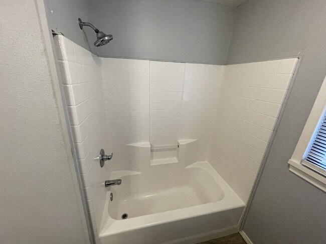 Building Photo - Beautiful House Located Close To Elementary / High School & Marsha Sharp Fwy!