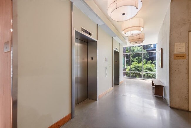 Building Photo - 800 W 5th St