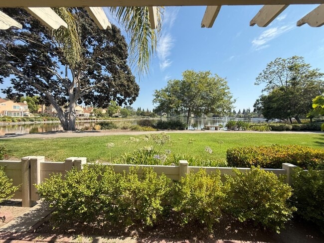 Building Photo - 2110 Northshore Dr