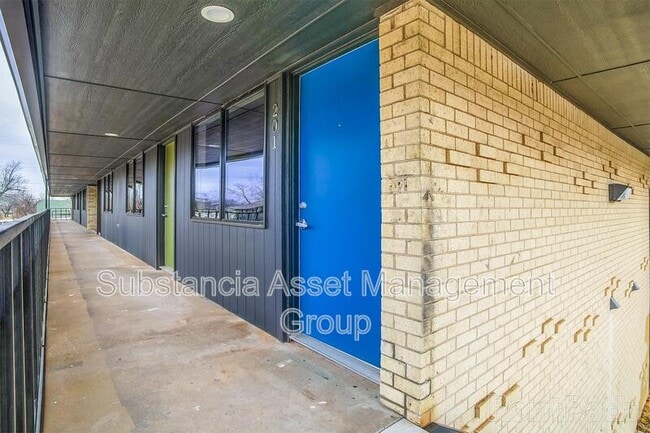 Building Photo - 2000 N Blackwelder Ave