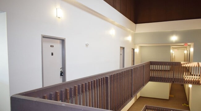 Building Photo - GRANTVILLE 1BR 1BA TOWNHOUSE - UPGRADED KITCHEN + BATH, AC, PET FRIENDLY, ASSIGNED PARKING, POOL,...