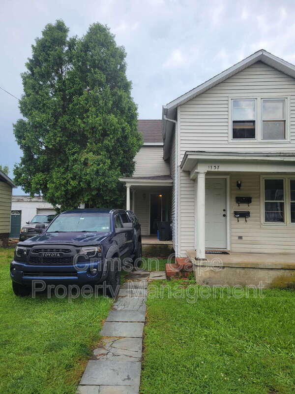Building Photo - 1137 Grove St