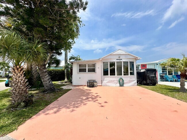 Building Photo - 952 Nettles Blvd