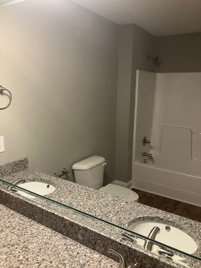 Building Photo - 5243 Castlewood Dr