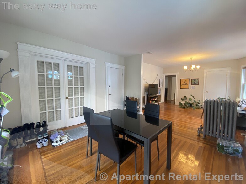 Building Photo - 24-26 Burnham St Unit #2
