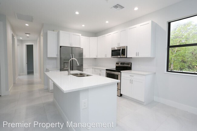 Building Photo - 3 br, 2 bath House - 3010 - 3060 Thomasson...