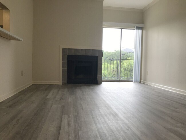 Building Photo - Great Location 2/2 BACKS TO NORTHEN WALNUT CREEK TRAIL