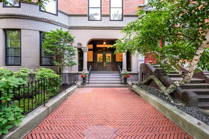 You'll love living here. - 290 Commonwealth Ave