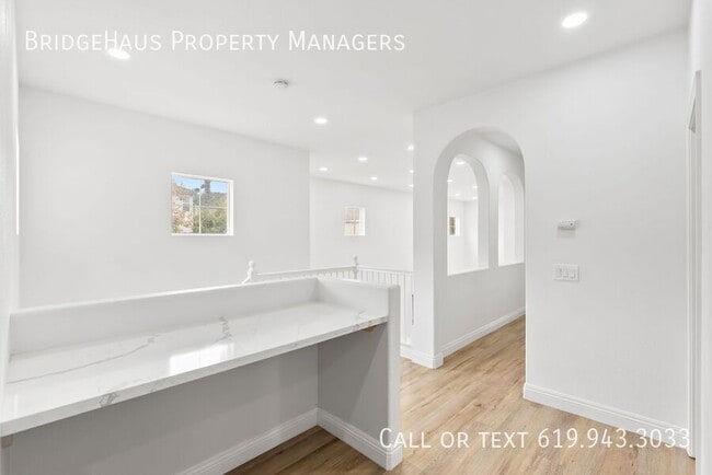 Building Photo - 1048 Sunset Crossing Point