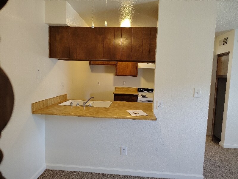 Building Photo - 2401 Christmas Tree Ln