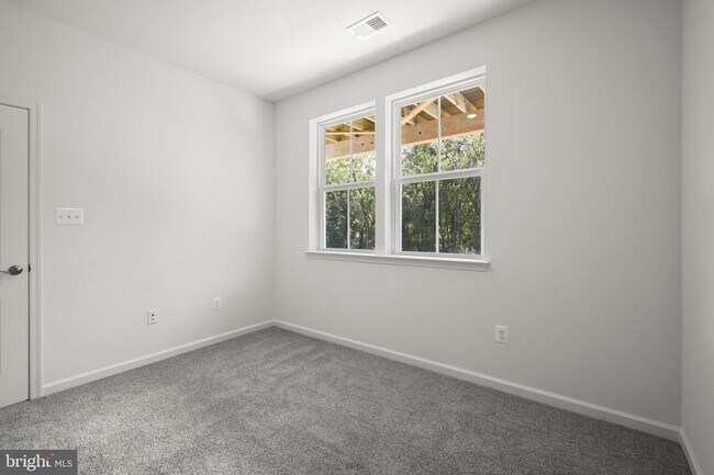 Building Photo - 643 Eastland Row