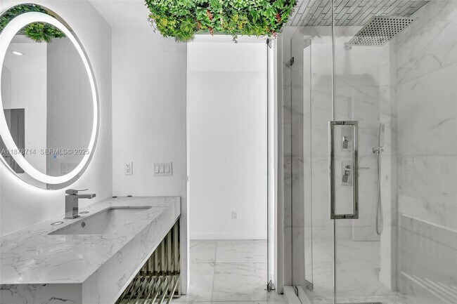 Building Photo - 394 SE 5th Ave