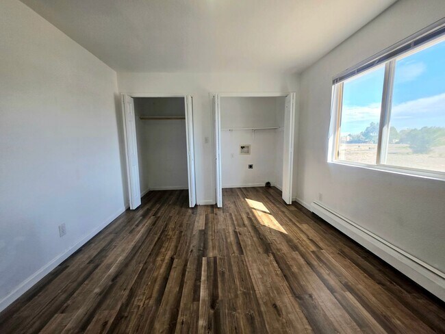 Building Photo - 20-26 W Cokedale Dr