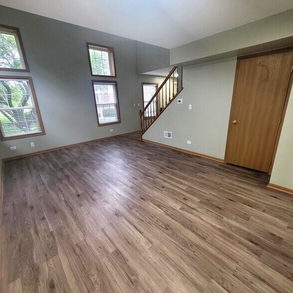 Building Photo - 156 Castlewood Ct
