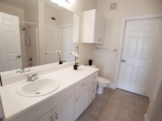 Building Photo - FOR RENT!!!  Beautiful Pool View Wood Floors Condo @ Park North Downtown Orlando!