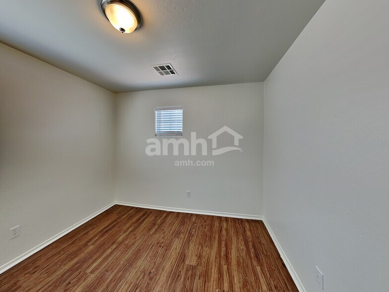 Building Photo - 17428 W Mandalay Ln