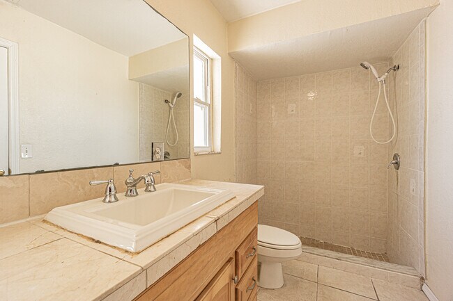 Building Photo - 4149 Floramar Ter