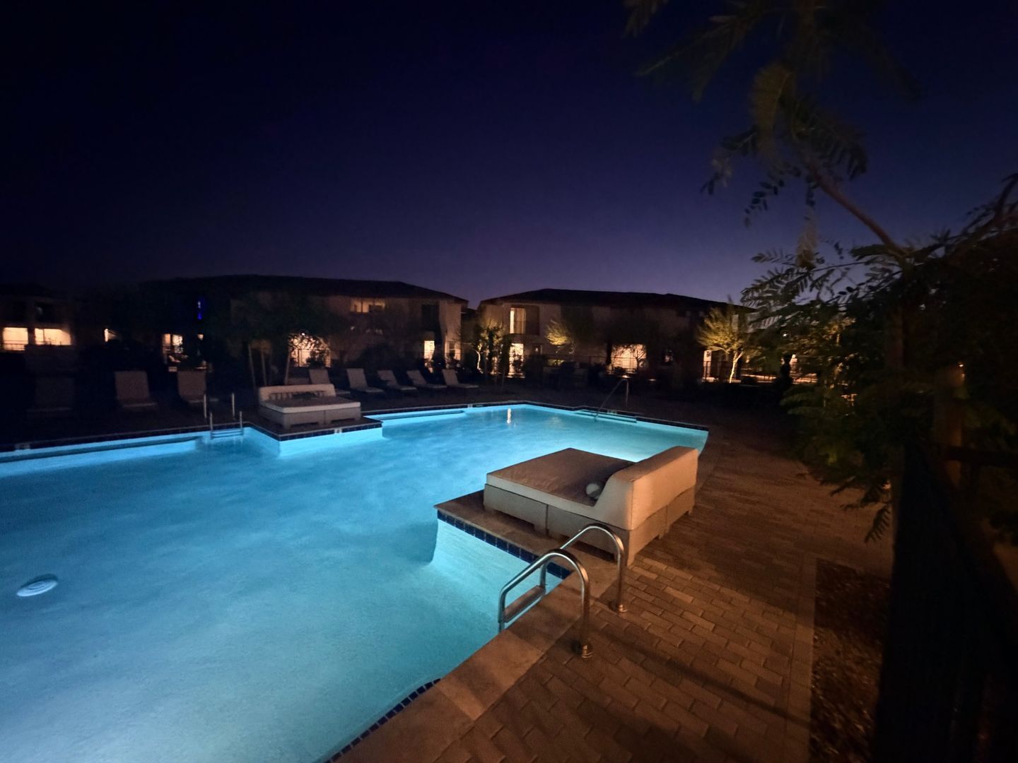 Building Photo - 2121 W Sonoran Desert Dr