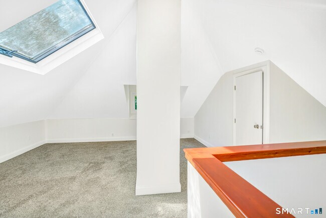 Building Photo - 29 Hazelhurst Ave