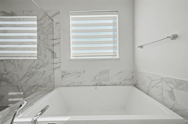 Building Photo - 381 E Greenbriar Ln