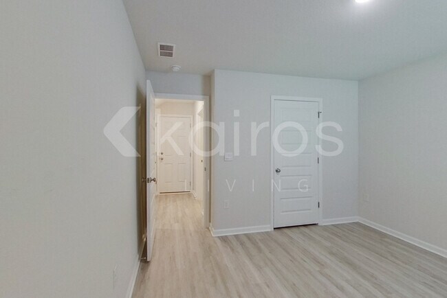 Building Photo - 321 Monarch Ln