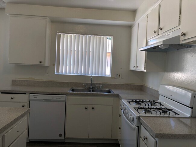 Building Photo - 2229 Franzen Ave