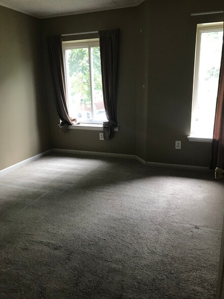 Second bedroom with curtains - 127 Leedom Way