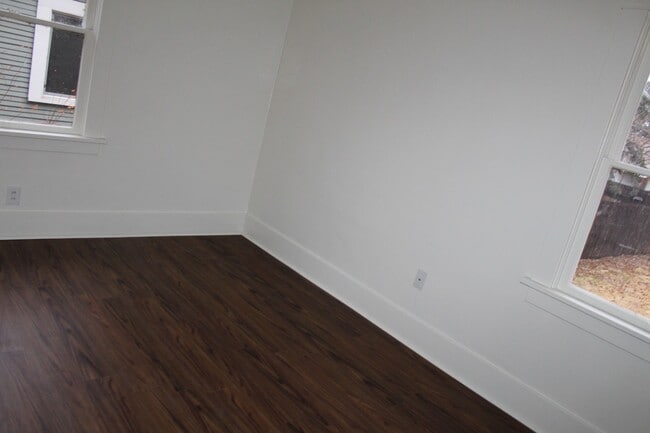 Building Photo - 1835 Melrose St