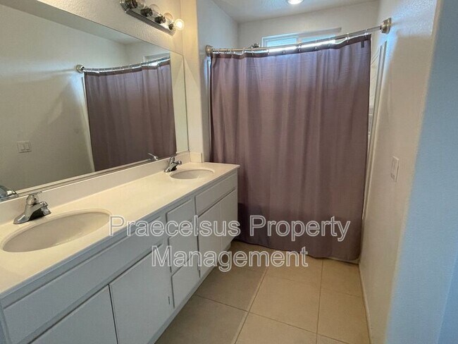 Building Photo - 1459 Claude Ln