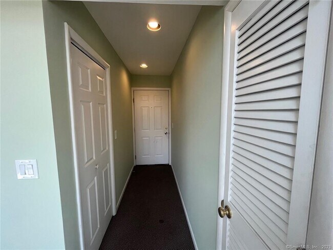 Building Photo - 558 Connecticut Ave