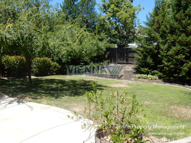 Building Photo - Gorgeous Home in Twelve Bridges