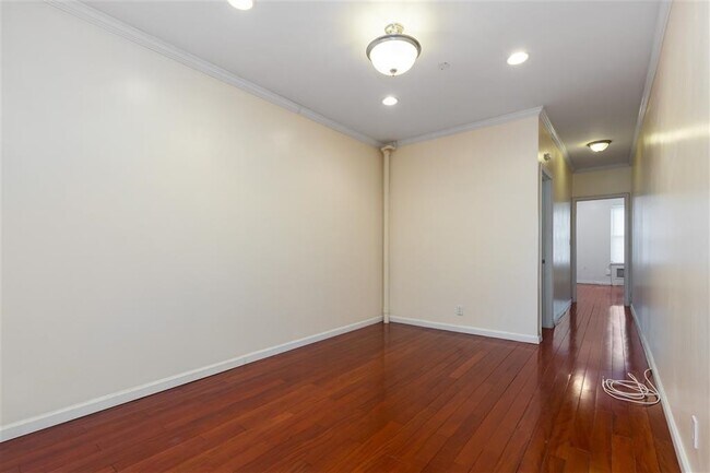 Building Photo - 278 2nd St