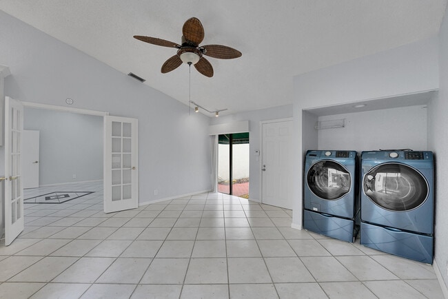 Building Photo - 6565 Las Flores Dr