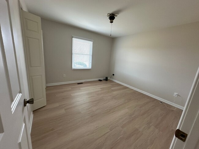 Building Photo - Peaceful Country Living