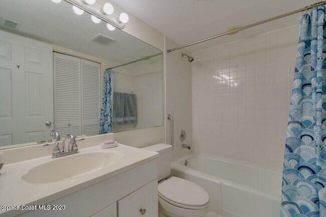 Building Photo - 6124 S River Run Dr