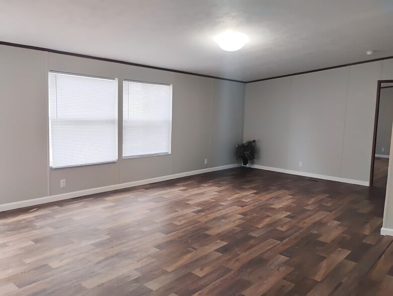 Building Photo - 161 Rainbow Dr