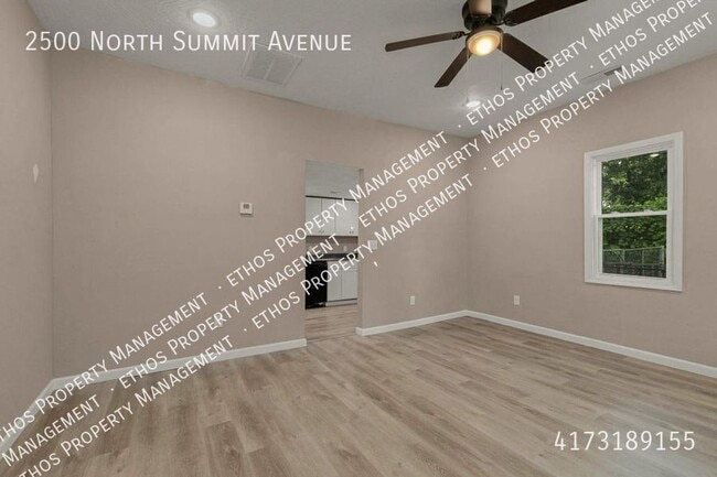 Building Photo - 2500 N Summit Ave