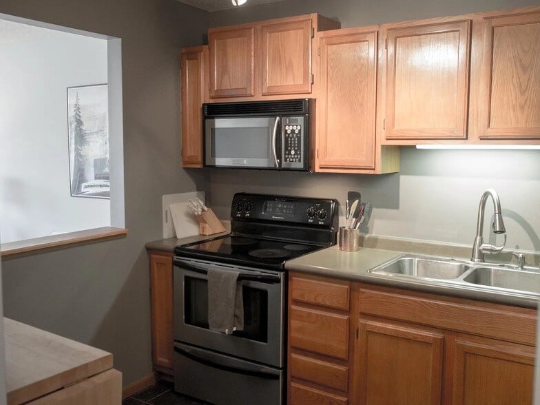Building Photo - 720 3rd Ave NE