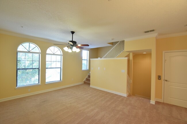 Building Photo - Gorgeous 4 Bed 3.5 Bath Townhouse for Rent...