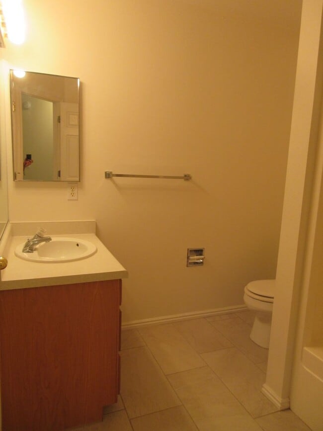 Building Photo - 461 E Cobblecreek Dr