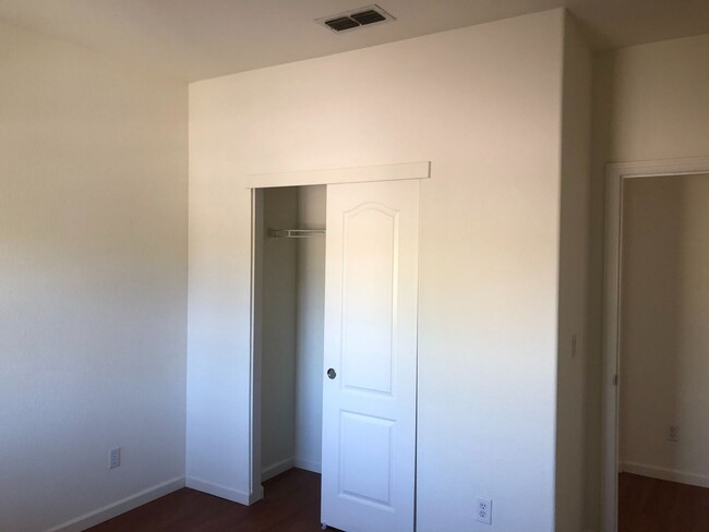 Building Photo - Spacious Folsom Parkway Home Near Park wit...