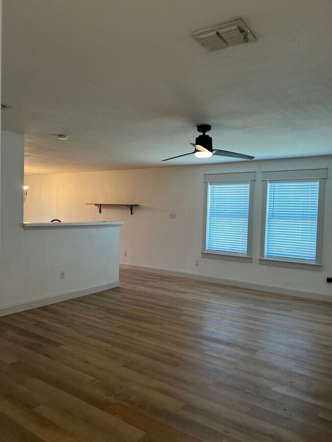 Building Photo - QUAIL