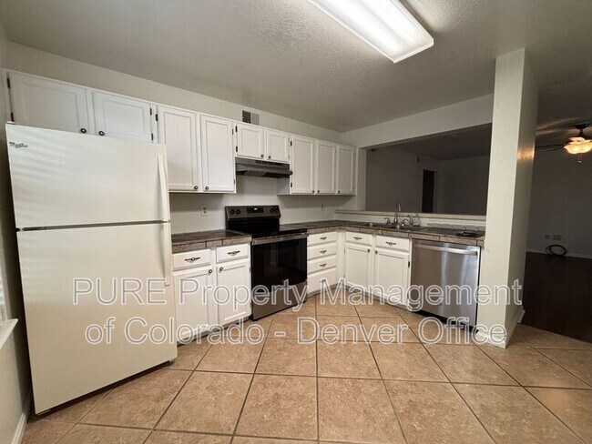 Building Photo - 965 S Miller St